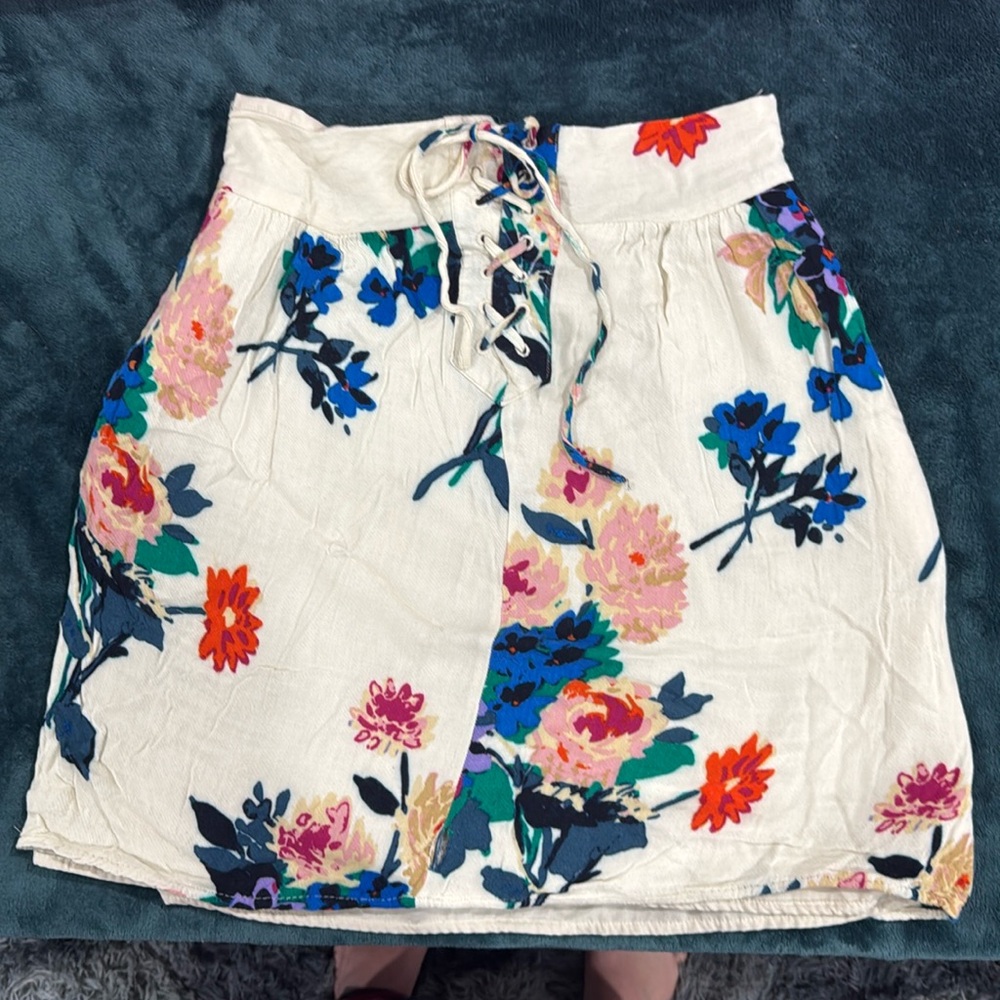 Never worn urban outfitters skirt with pockets